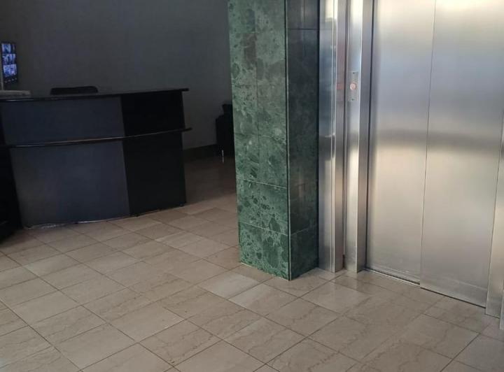 Alquiler monoambiente con balcón, piso alto y vista abierta en Caballito 3