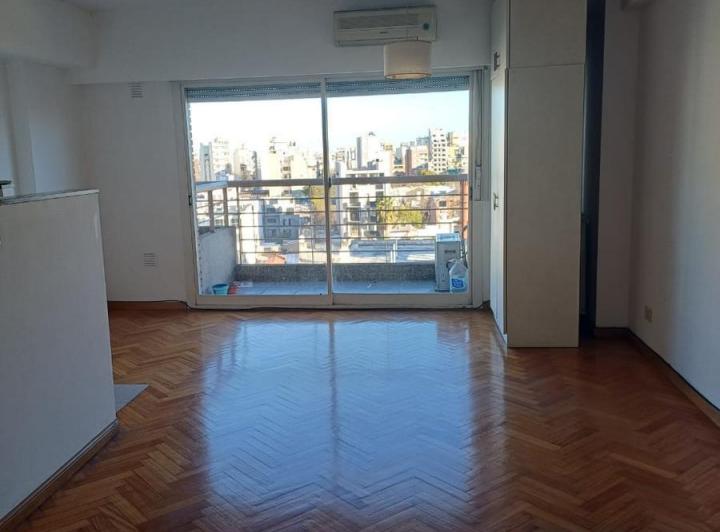 Alquiler monoambiente con balcón, piso alto y vista abierta en Caballito 5