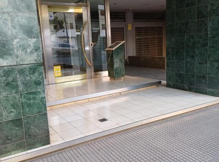 Alquiler monoambiente con balcón, piso alto y vista abierta en Caballito 2