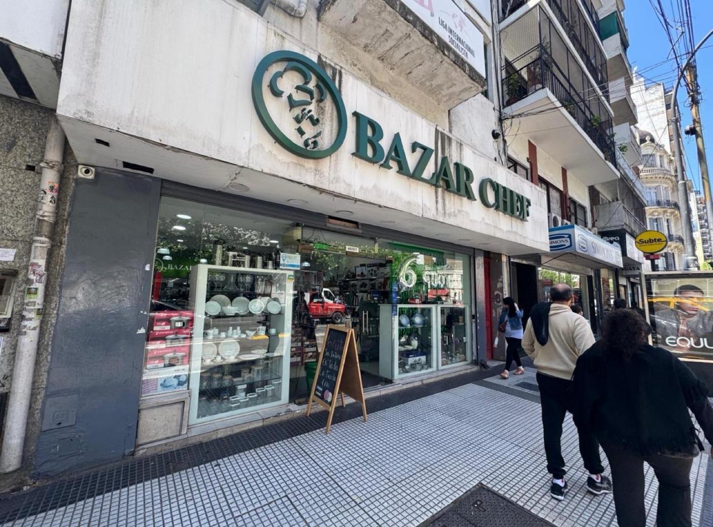 Av Corrientes y Medrano. Local 270m2 100m2 1°Piso,Boca Subte B en Almagro