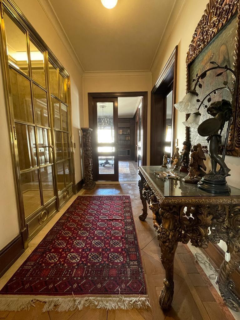 Espectacular Departamento en Edificio Francés, Frente a Pza. Carlos Pellegrini 1