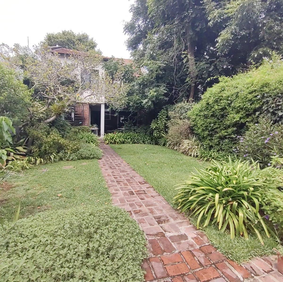 Casa en Venta con Gran Lote! 2
