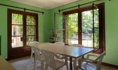 Muy Linda Casa Clásica con Gran Lote y Muy Buen Acceso 3