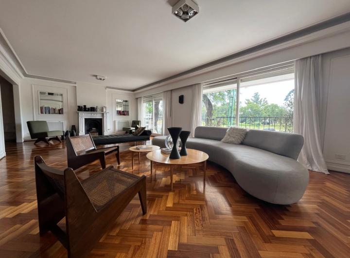 Departamento de 4 dormitorios con patios en en venta en Palermo 4