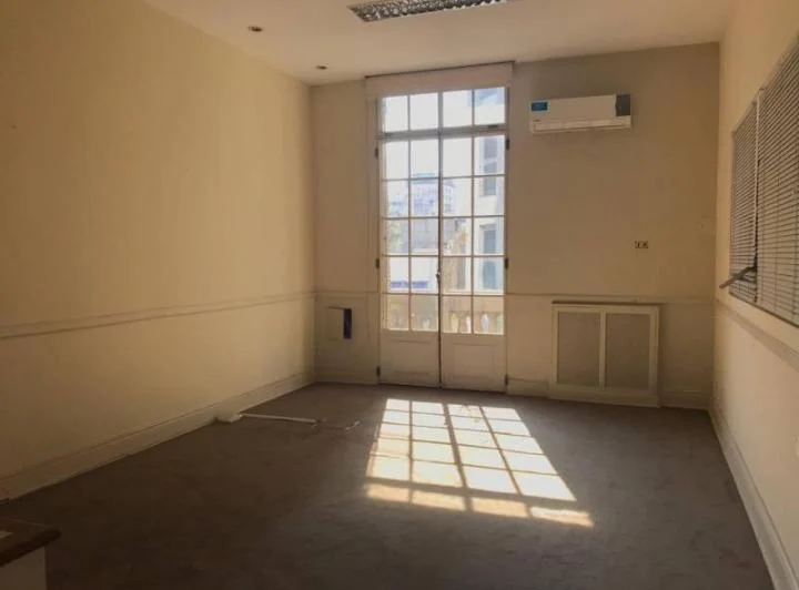 Foto de Oficina en esquina en edificio antiguo de categoria, imagen 5