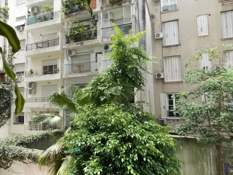 Departamento de 2 dormitorios con dependencia, impecable en VENTA en Recoleta 3