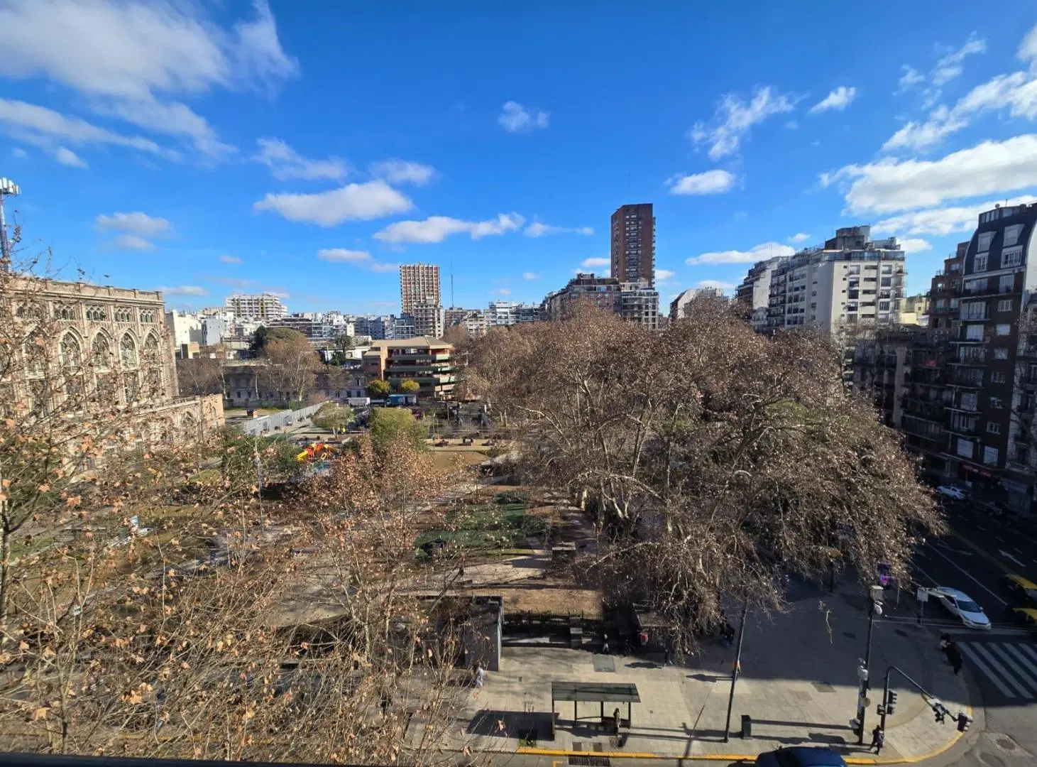 Departamento en Venta con vista abierta a la plaza Las Heras 3