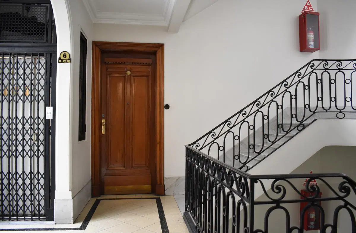 Importante Oficina en alquiler sobre calle Rivadavia al 700 5