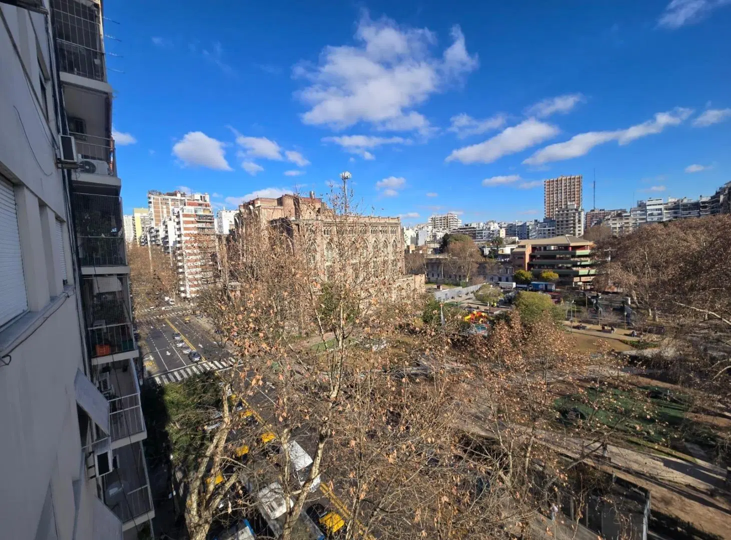 Departamento en Venta con vista abierta a la plaza Las Heras 4