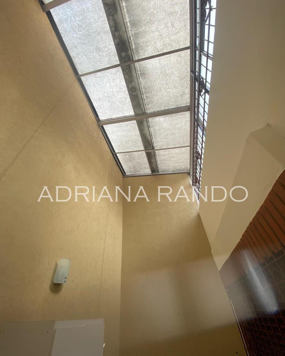 Interesante Casa de 4 Ambientes Patio Al Frente y Espacio Guardacoche 1
