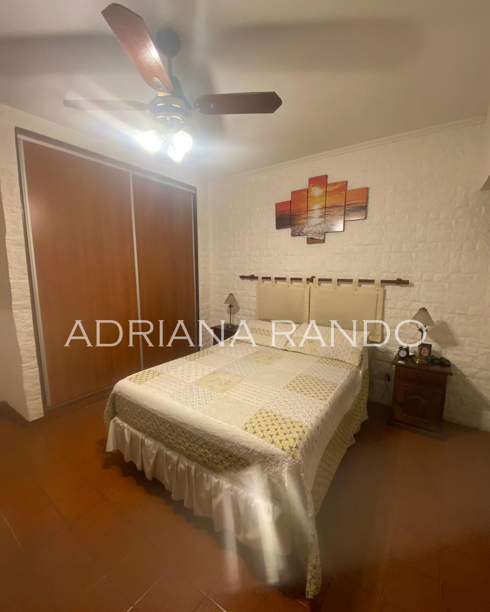 Interesante Casa de 4 Ambientes Patio Al Frente y Espacio Guardacoche 3