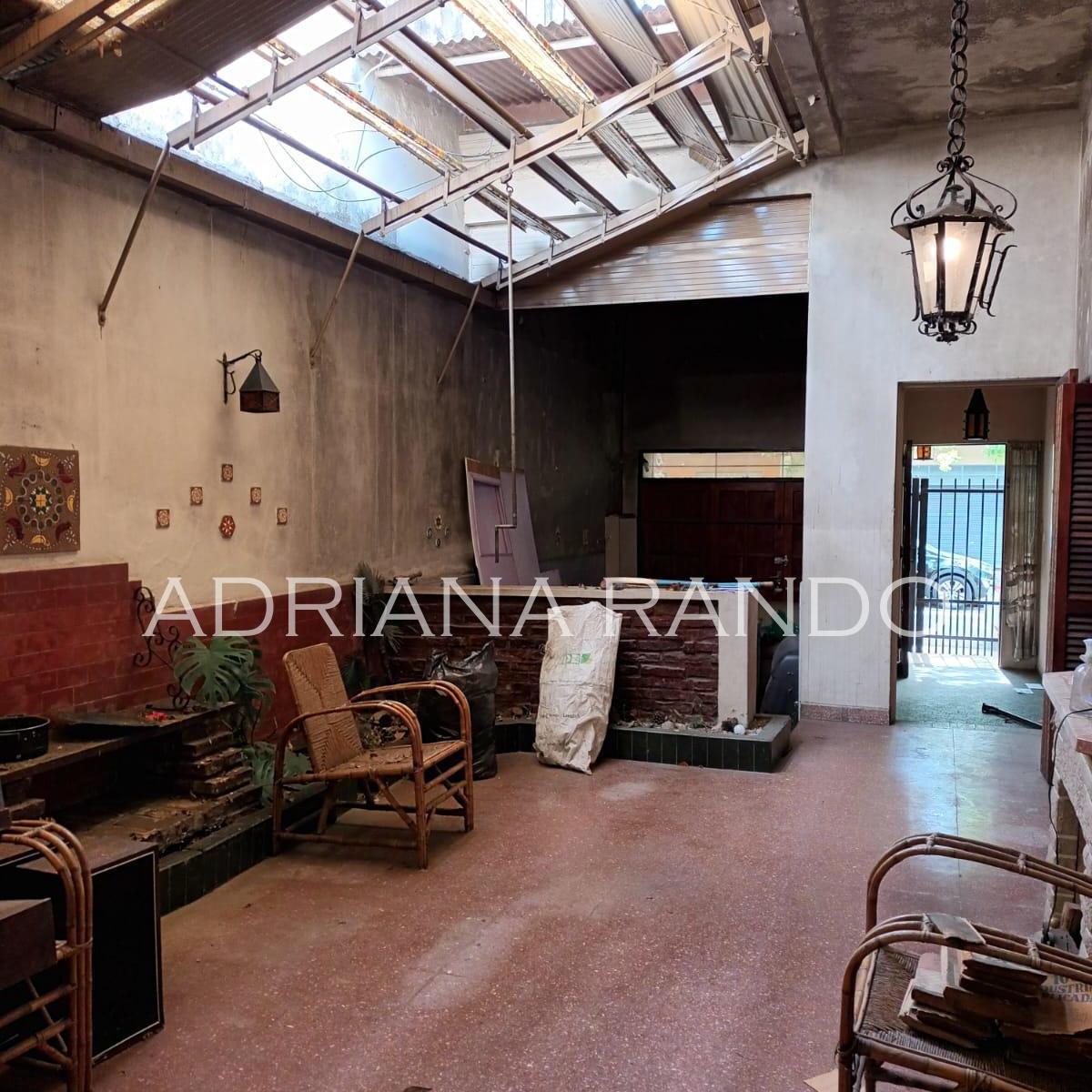 Interesante Casa de 5 Ambientes Sobre Lote Propio con Garage Para Reciclar 5