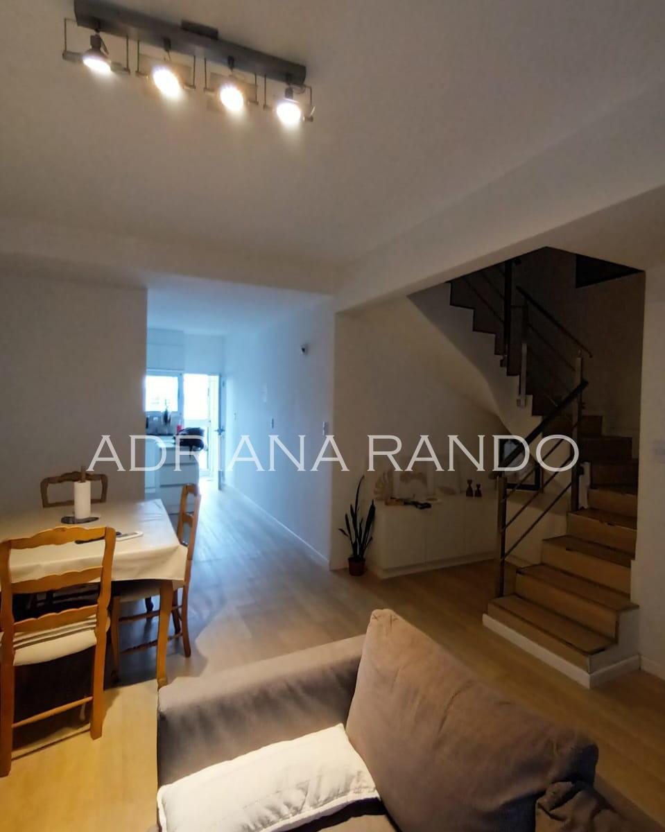 Excelente Departamento en Duplex de 4 Ambientes Al Contrafrente con Balcon 4