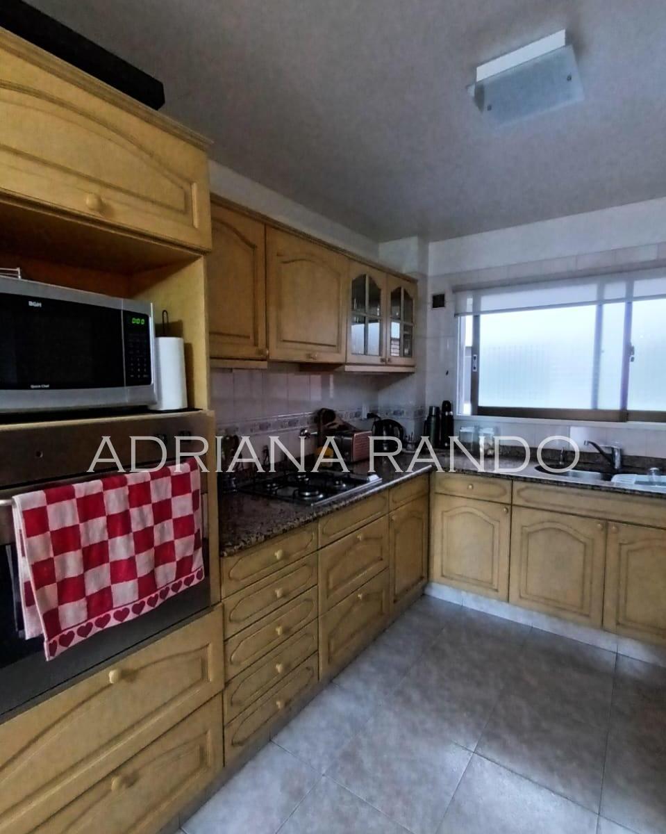 Impecable Piso de 4 Amb Al Frente con Balcon Terraza Cochera Fija y 3 Bauleras 3