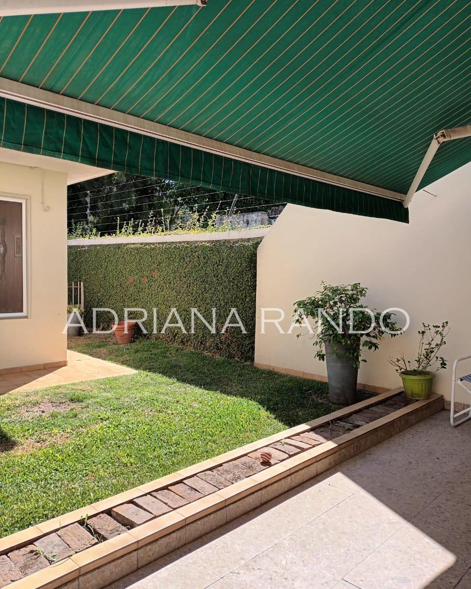 Casa de 4 Ambientes en Dos Plantas con Garage – Jardin con Piscina y Quincho 5