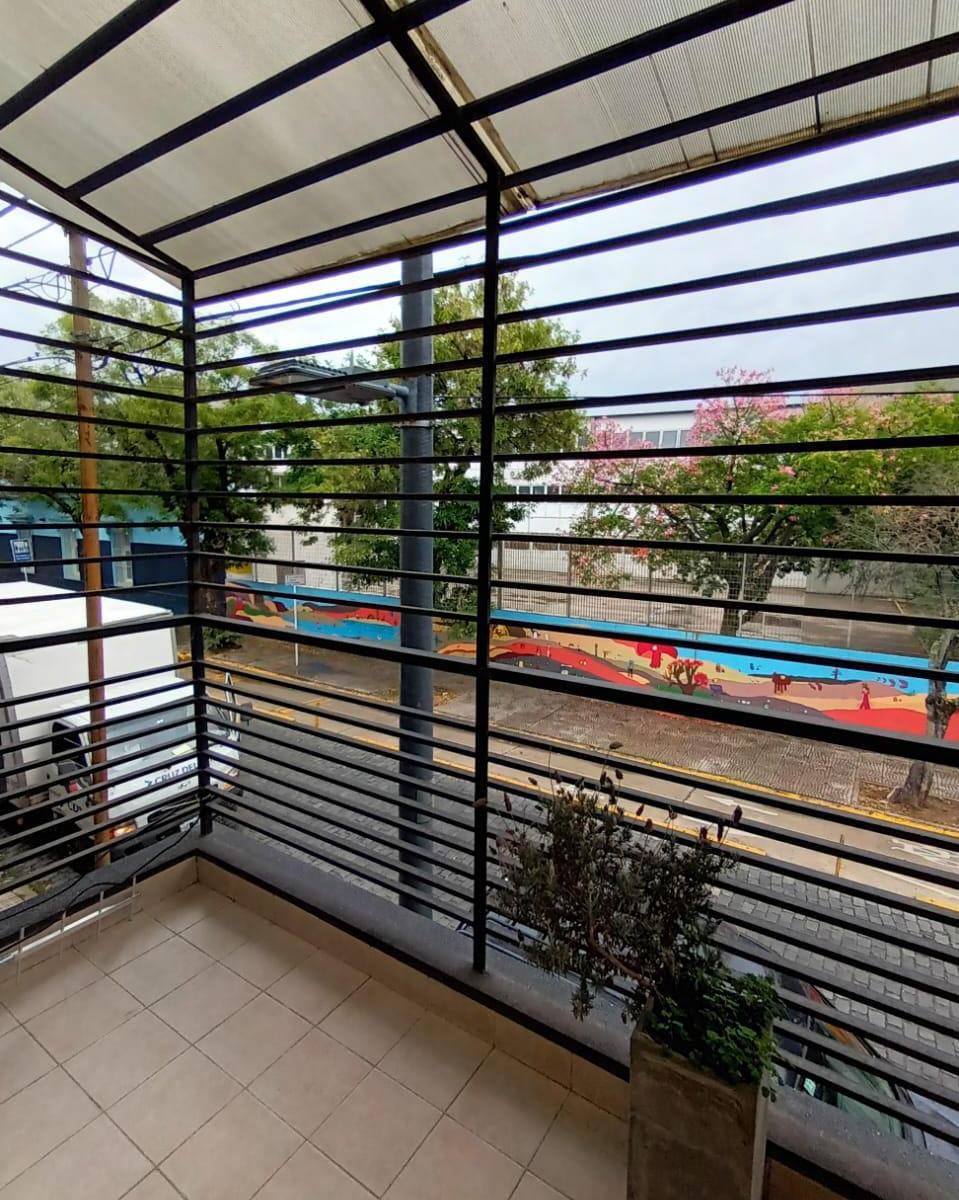 Amplio Duplex de 3 Ambientes Al Frente Entrada Independiente con Garage y Patio 4