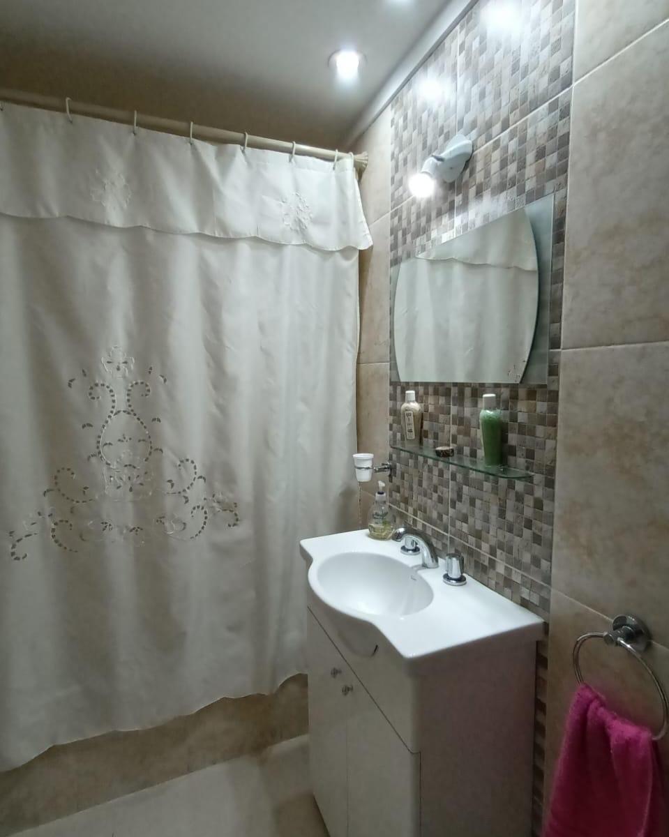Amplio Duplex de 3 Ambientes Al Frente Entrada Independiente con Garage y Patio 2