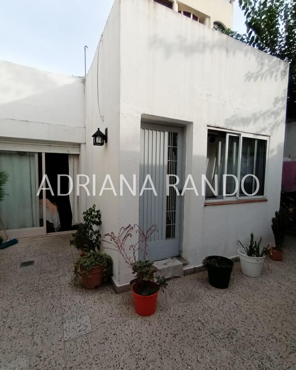 Interesante PH de 4 Ambientes Al Contrafrente con Patio y Quincho 2
