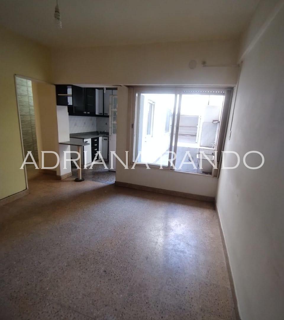 INTERESANTE PH DE 2 AMBIENTES  AL CONTRAFRENTE CON PATIO EN PLANTA BAJA