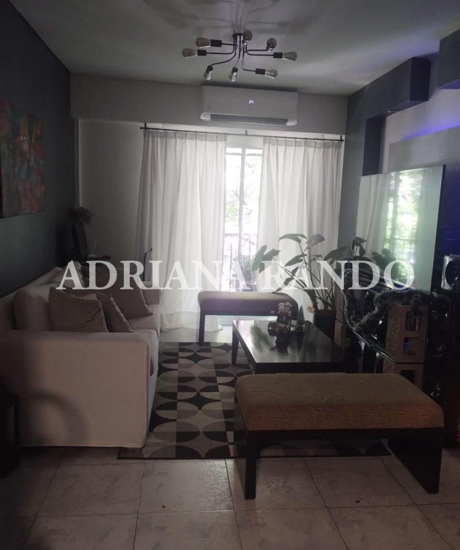HERMOSO DEPARTAMENTO DE 3 AMBIENTES TERCER PISO POR ESCALERA
¡¡INMEJORABLE UBICACIÓN!!