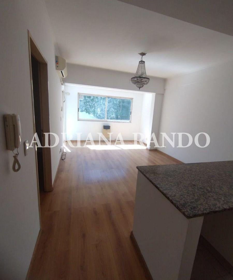 INTERESANTE DEPARTAMENTO DE 2 AMBIENTES AL CONTRAFRENTE CON BALCÓN Y BAULERA