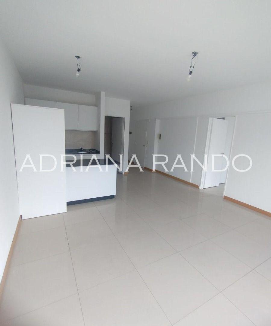 Foto de IMPECABLE DEPARTAMENTO DE 2 AMBIENTES AL FRENTE CON BALCON ATERRAZADO, imagen 3