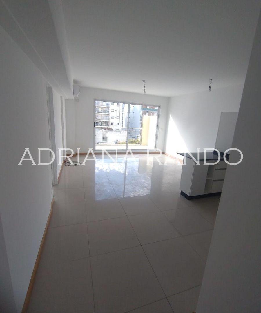 IMPECABLE DEPARTAMENTO DE 2 AMBIENTES AL FRENTE CON BALCON ATERRAZADO