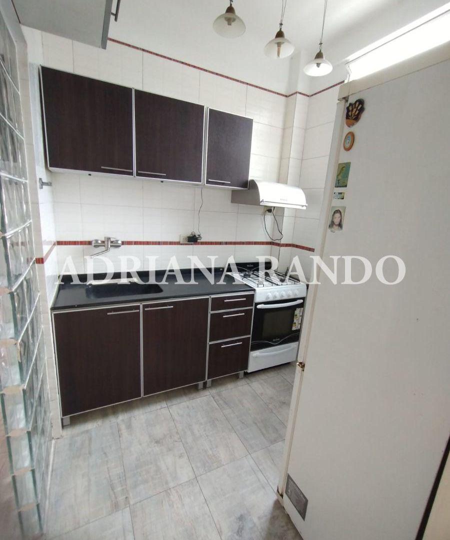 Foto de AMPLIO DEPARTAMENTO DE 3 AMBIENTES AL FRENTE - SEGUNDO PISO POR ESCALERA, imagen 3