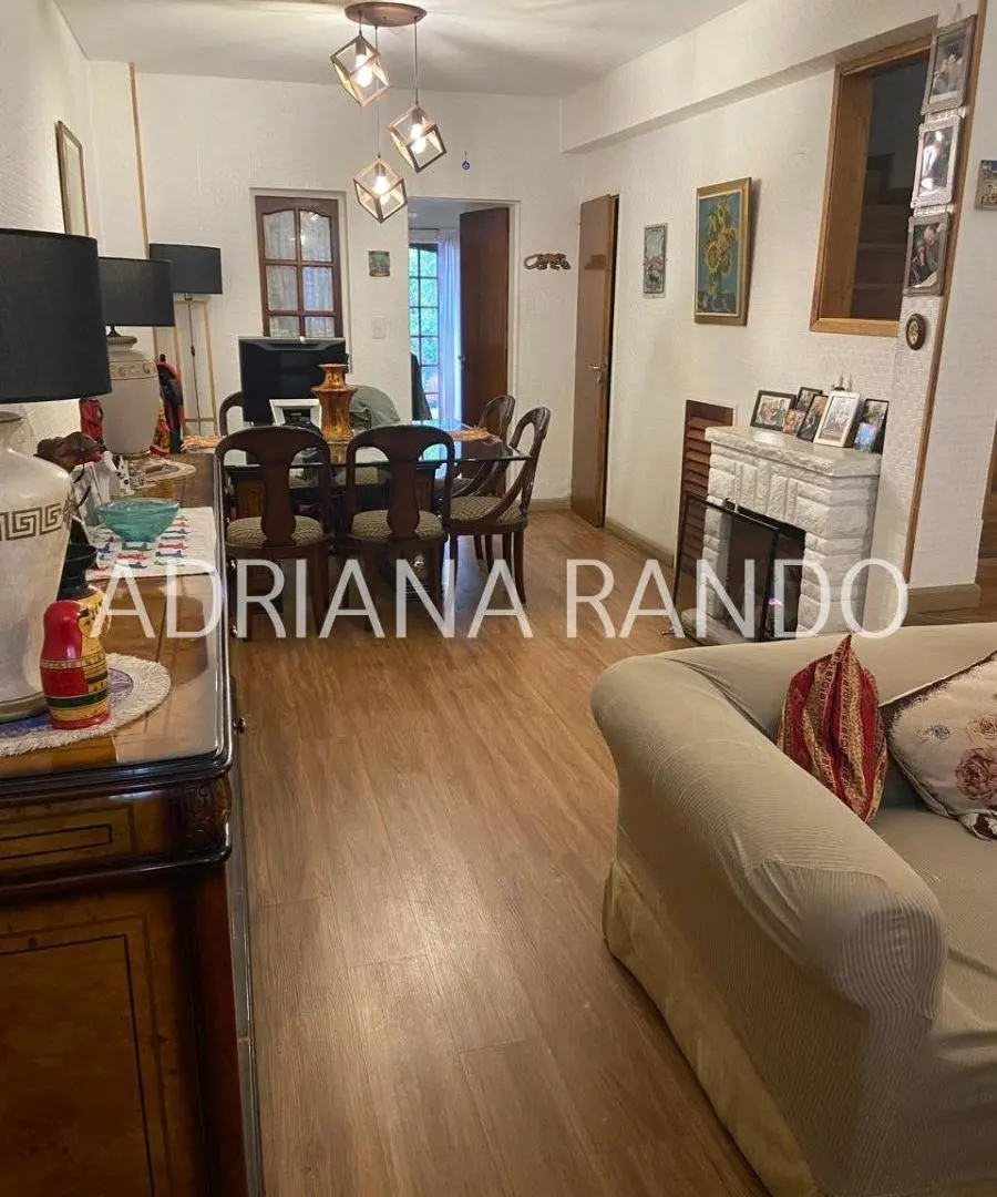 HERMOSO TRIPLEX DE 4 AMBIENTES CON ESPACIO GUARDACOCHE 2