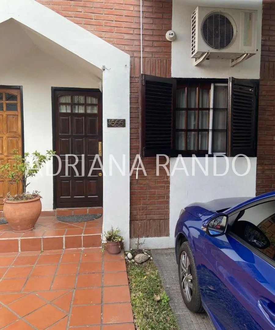 HERMOSO TRIPLEX DE 4 AMBIENTES CON ESPACIO GUARDACOCHE 1