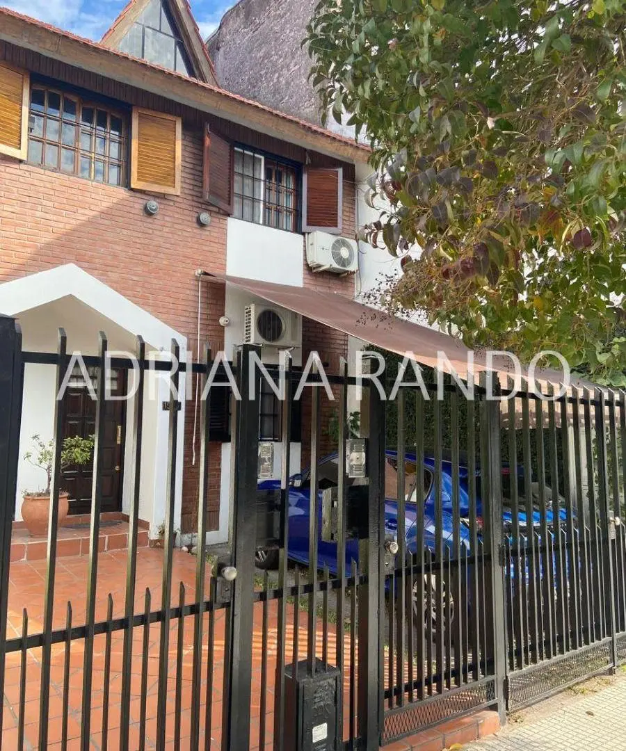 HERMOSO TRIPLEX DE 4 AMBIENTES CON ESPACIO GUARDACOCHE 3