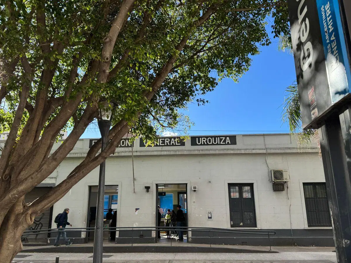 Magnifico local en esquina, sobre estacion de tren y subte Villa Urquiza 5