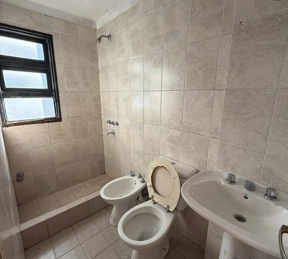 Departamento en Luis Agote 4