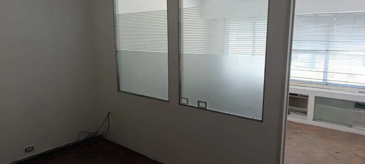 Oficina comercial de 43 m² con cochera 2