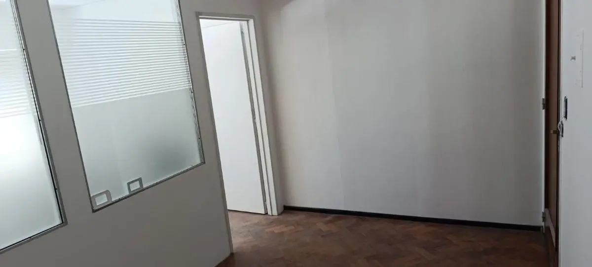 Oficina comercial de 43 m² con cochera 3