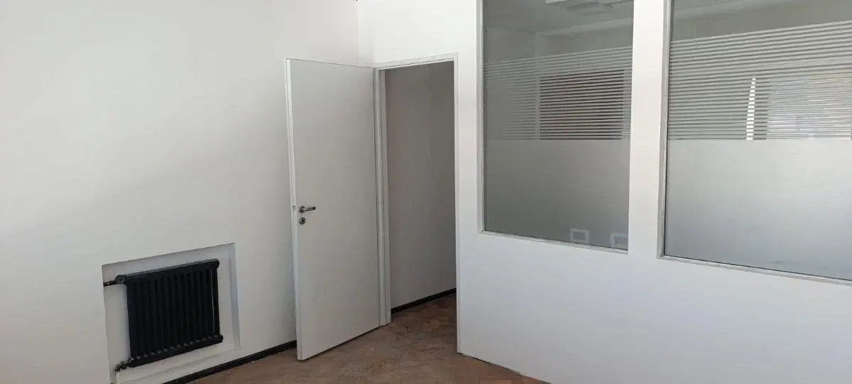 Oficina comercial de 22 m² en venta en Centro 3