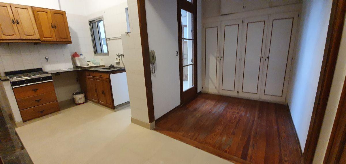 Foto de Departamento de 127 m² con 2 dormitorios en alquiler Buenos Aires 1110, imagen 2