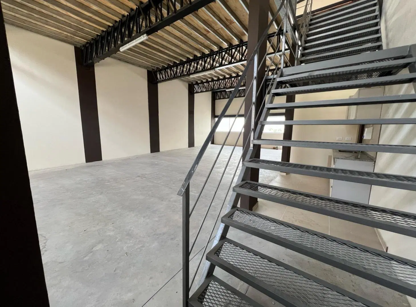 Galpón Premium a Estrenar con Showroom y Oficinas 3