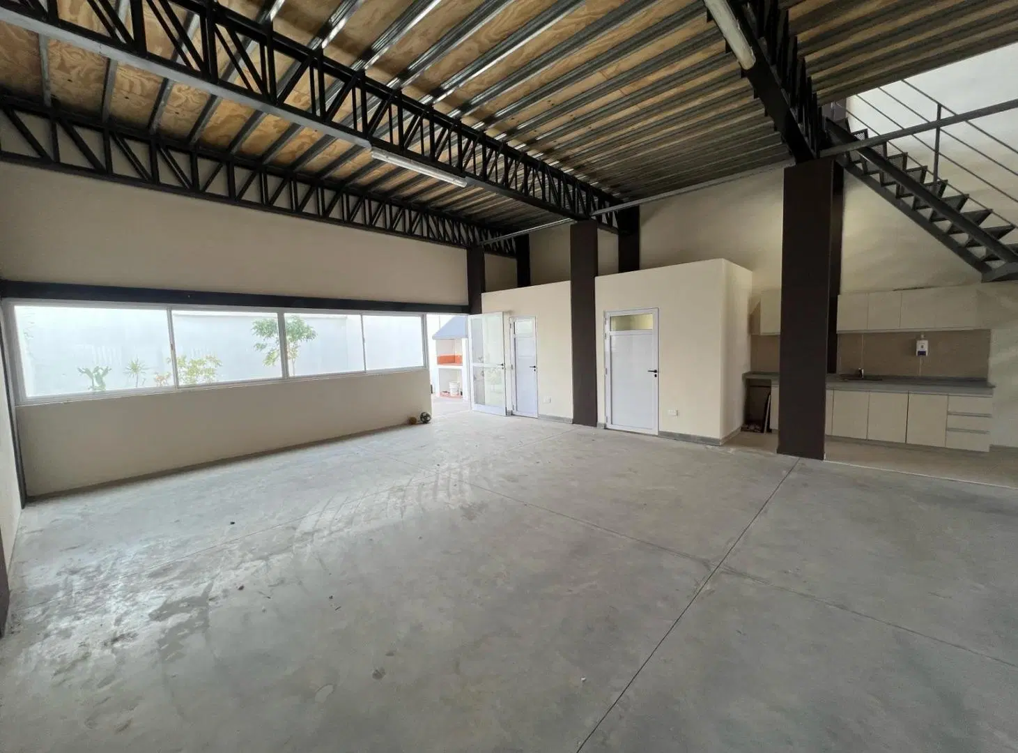 Galpón Premium a Estrenar con Showroom y Oficinas 5