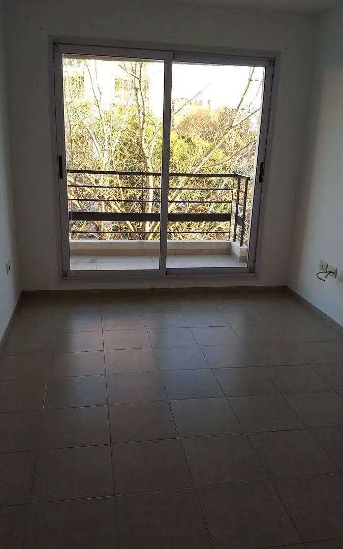 Av. Pellegrini 3486 1