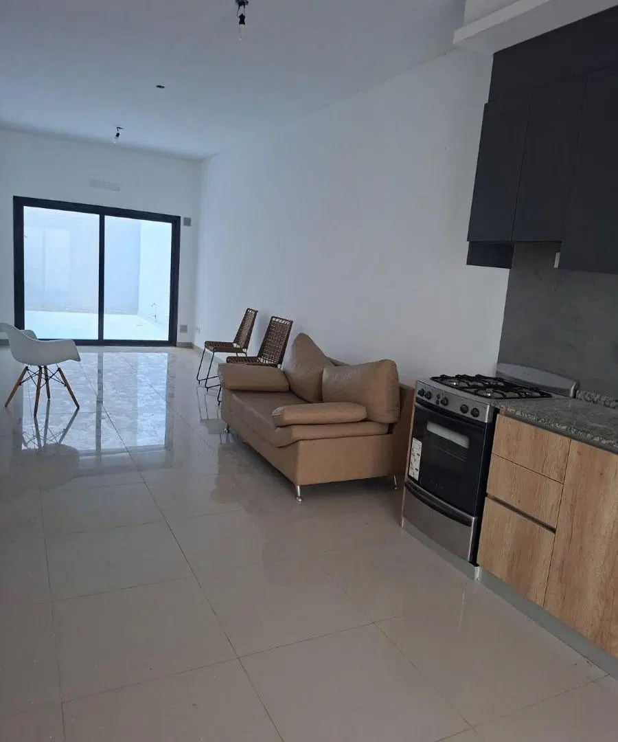 Monoambiente con 2 patios 3