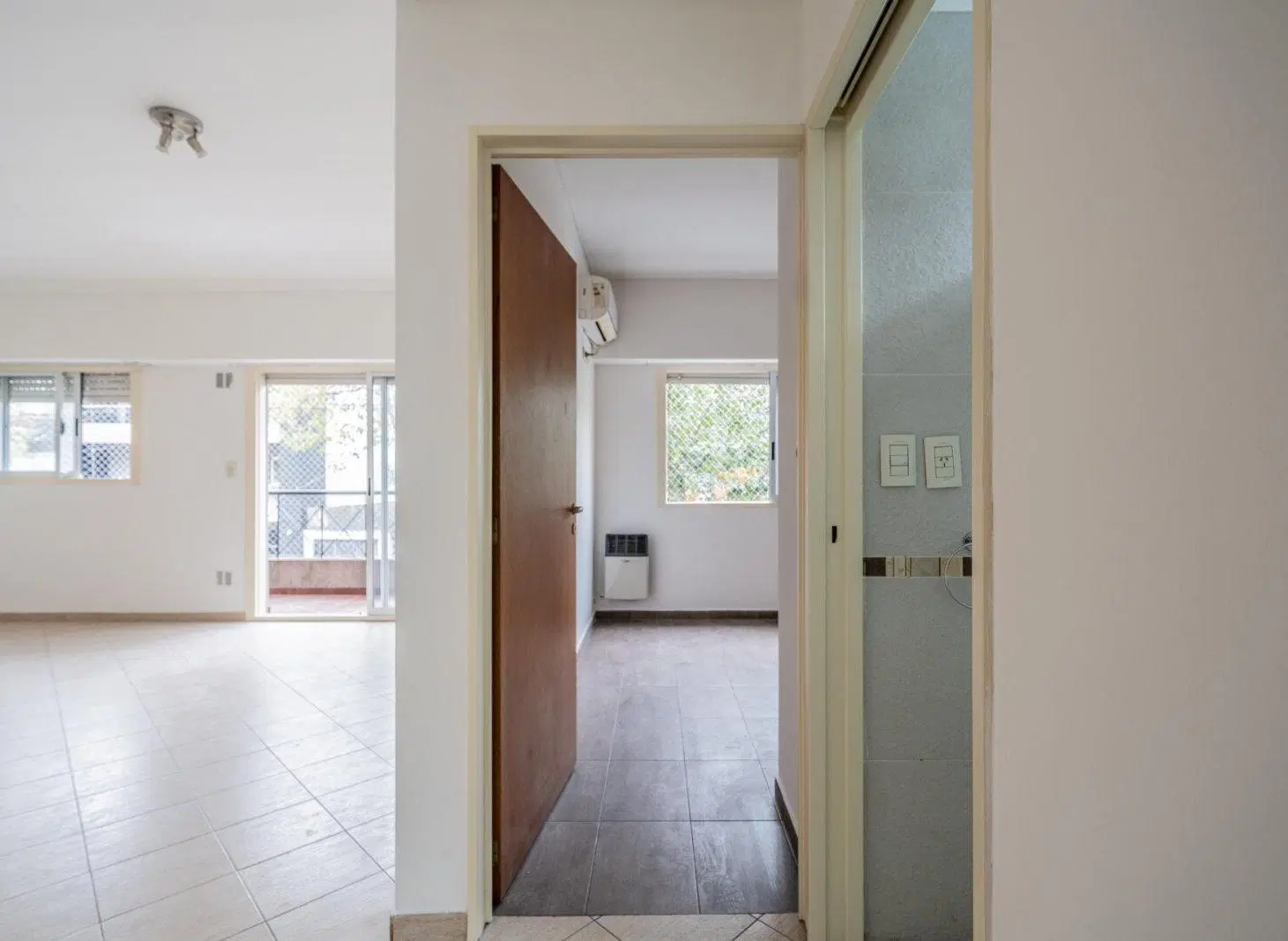 Departamento 2 ambientes . Al frente c/balcón . Bajas expensas . Mataderos . Liniers . Villa Luro 5