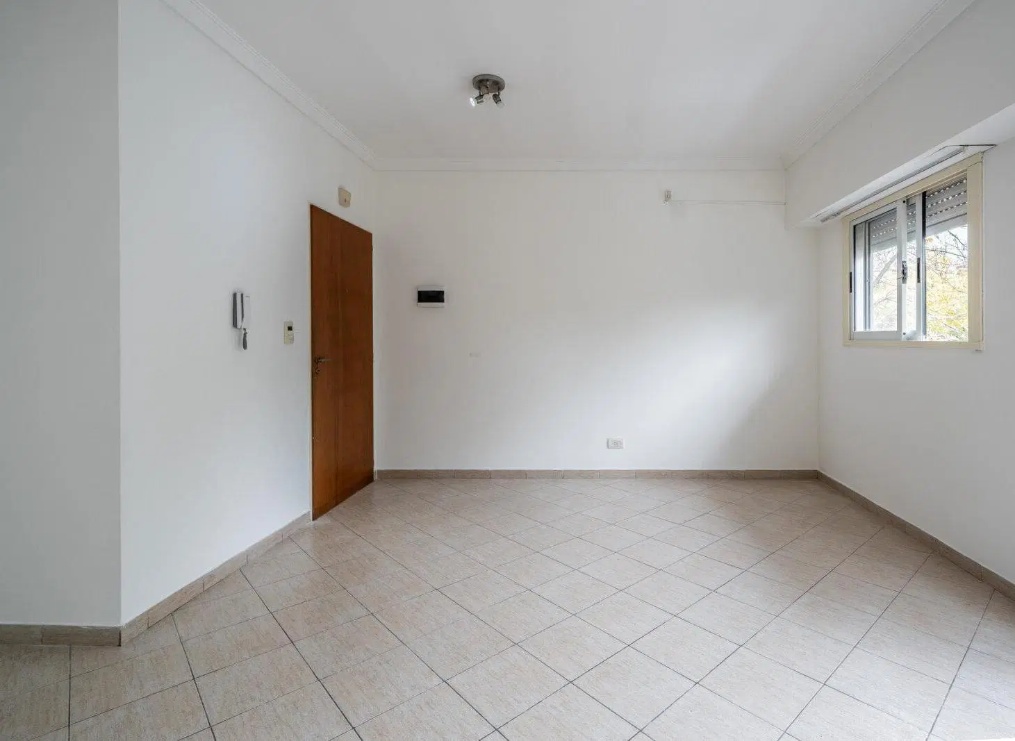 Departamento 2 ambientes . Al frente c/balcón . Bajas expensas . Mataderos . Liniers . Villa Luro 3