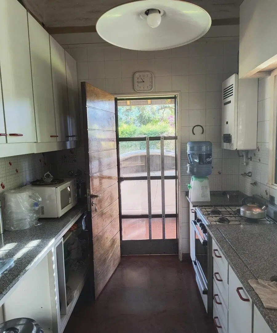 Venta. Casa de estilo tradicional sobre amplio lote. 2