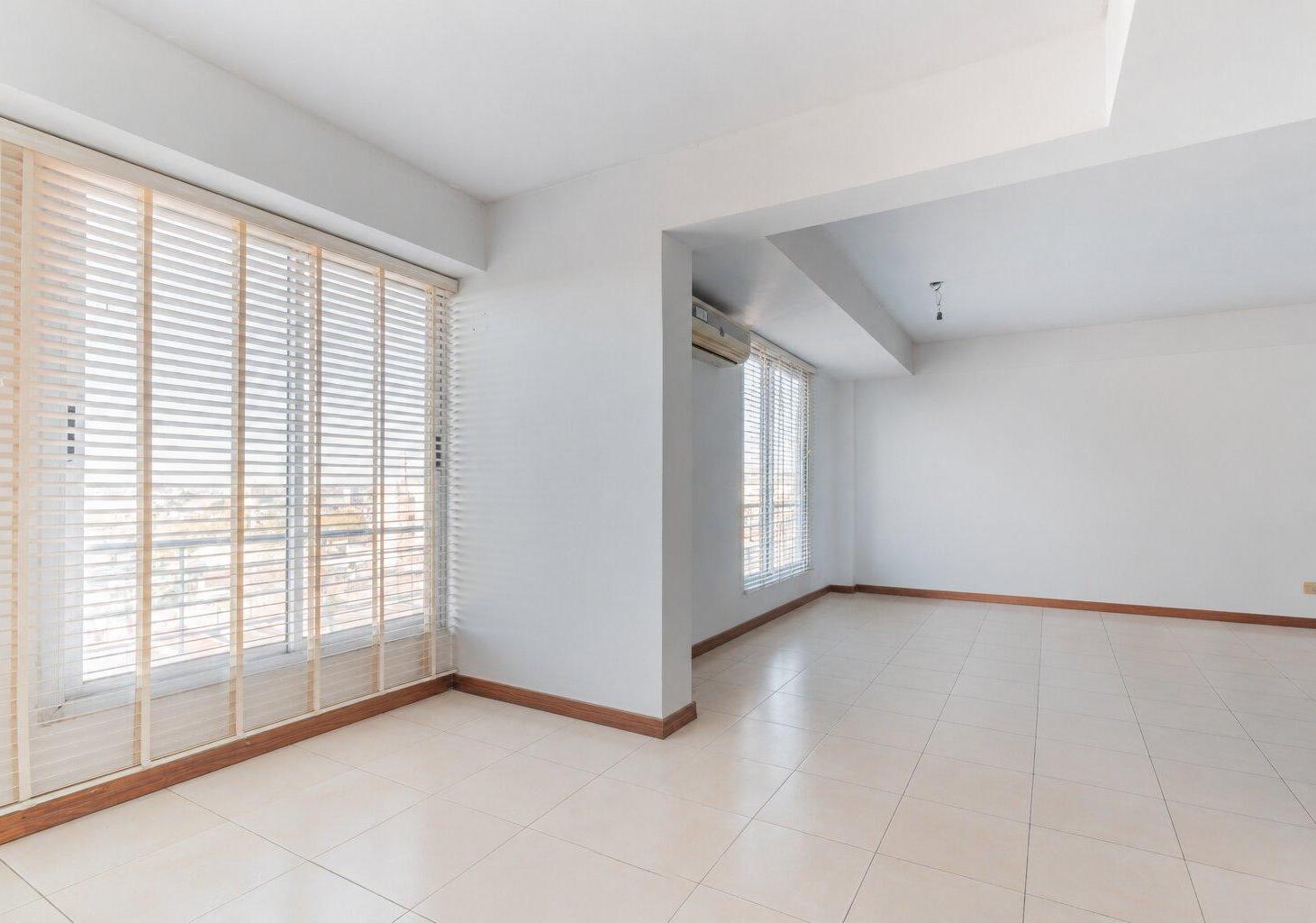 Foto de Departamento 3 ambientes en Duplex con 2 balcones, baño y toilete, imagen 3