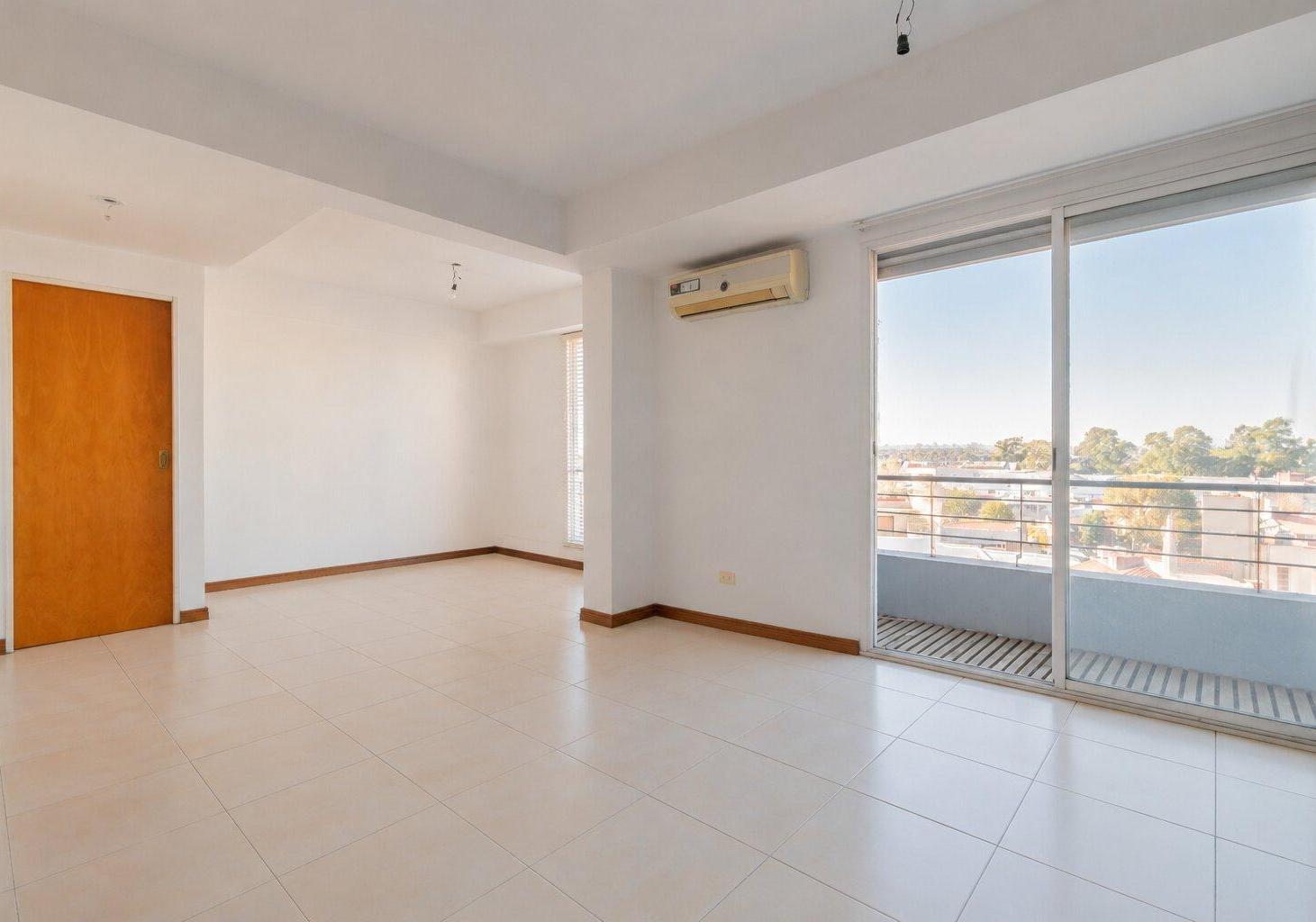 Foto de Departamento 3 ambientes en Duplex con 2 balcones, baño y toilete, imagen 1