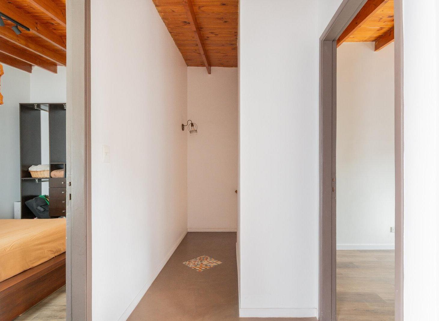 Foto de CASA EN LOTE PROPIO CON COCHERA, PATIO Y TERRAZA – VILLA GENERAL MITRE, imagen 2