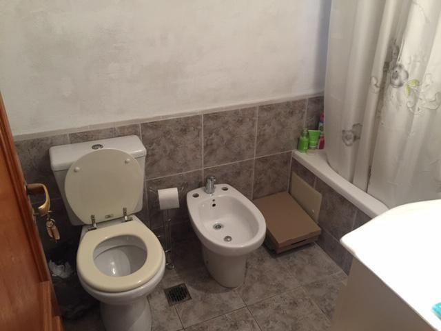 Excelente Casa 5 Amb, con Garage 2 Autos, Patio y Terraza con Parrilla a m de Av Rivadavia 4
