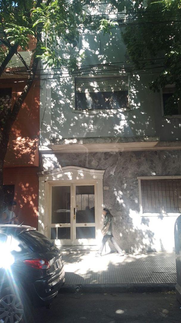 VENTA DEPARTAMENTO EN P.H. DOS AMBIENTES PARA REFACCIONAR * ZONA FLORES