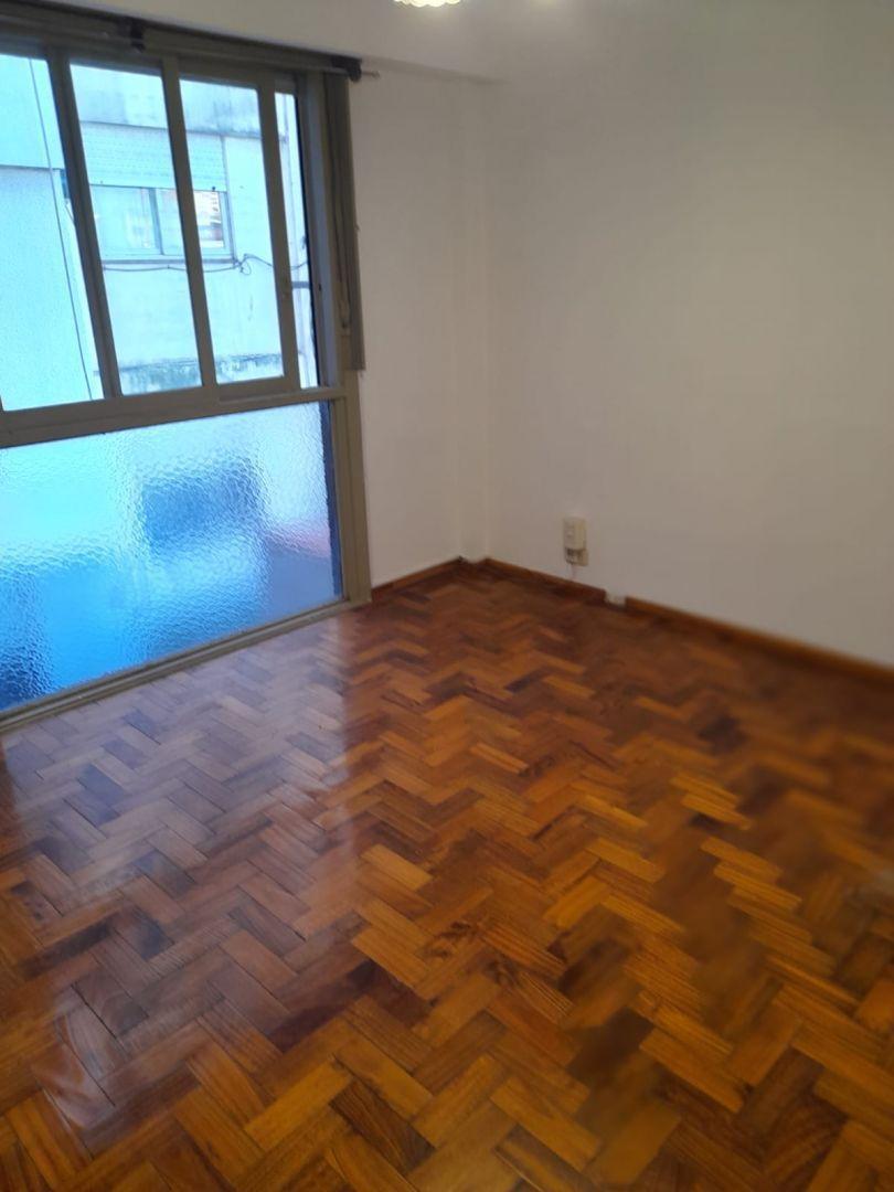 Foto de VENTA DEPARTAMENTO DOS AMBIENTES A METROS SUBTE Y ZONA COMERCIAL, imagen 2
